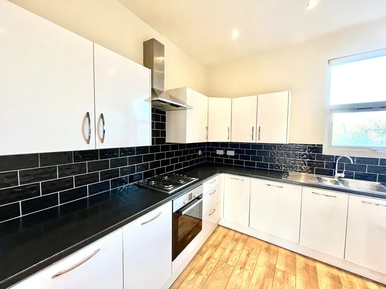 Flat Walm Lane in Greater London