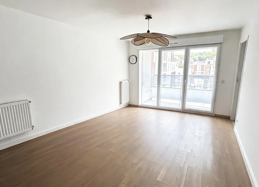 Flat Rue Jean-Jacques Rousseau in Romainville