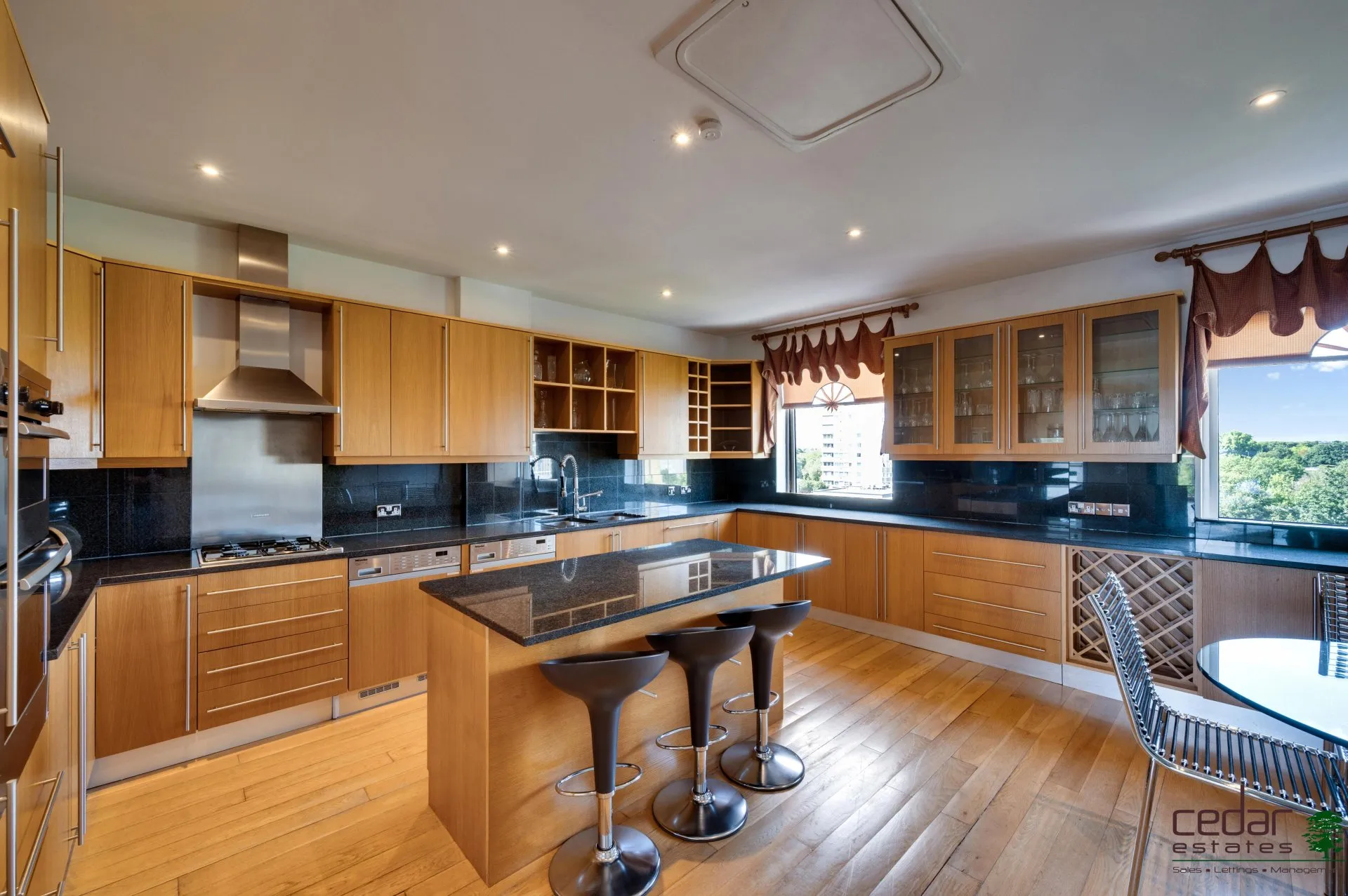 Flat Kew Bridge Road in Greater London