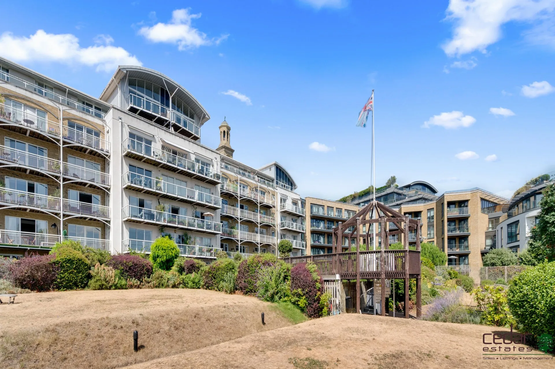 Flat Kew Bridge Road in Greater London