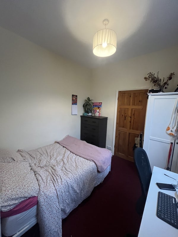 Room Camden Road in Bristol