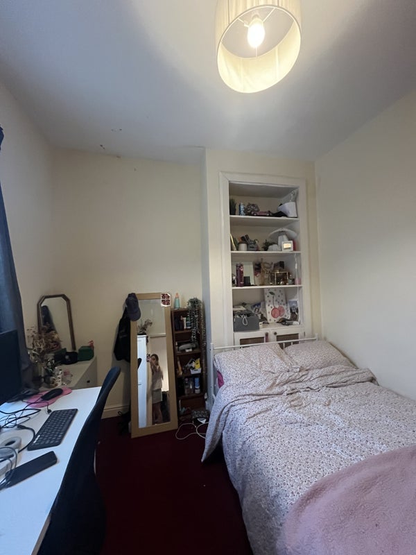 Room Camden Road in Bristol