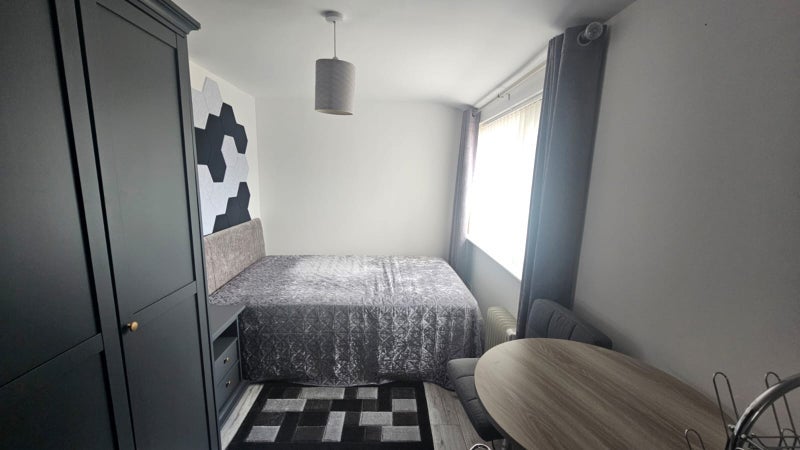Flat Stonefield Close in Crawley