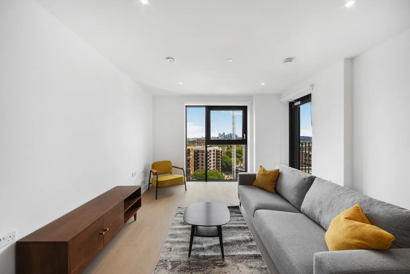 Flat Sayer Street in Greater London