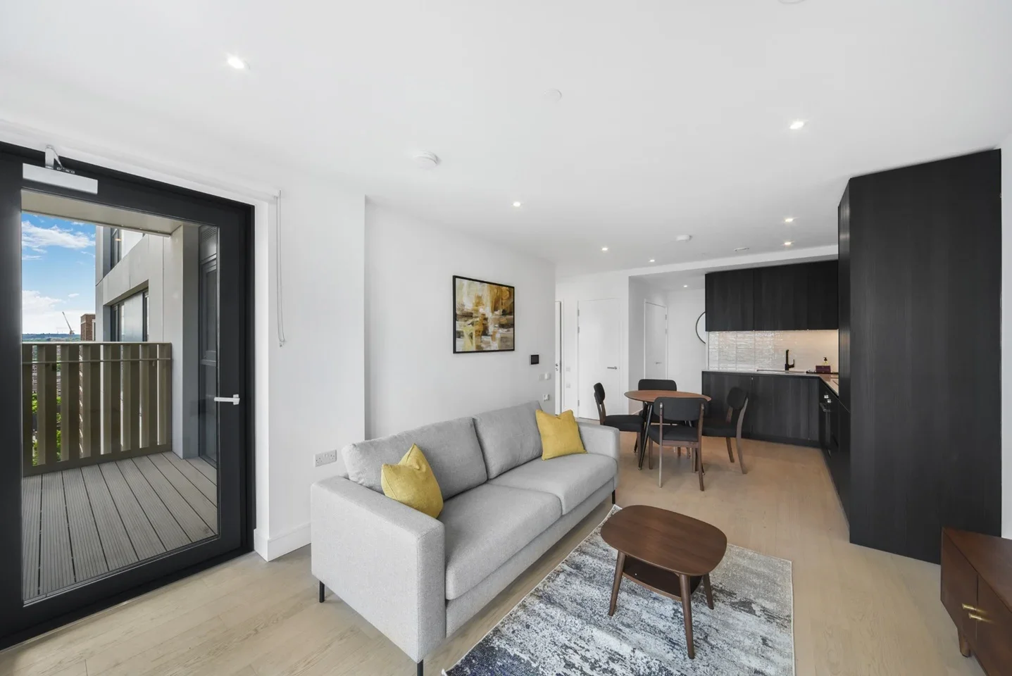 Flat Sayer Street in Greater London