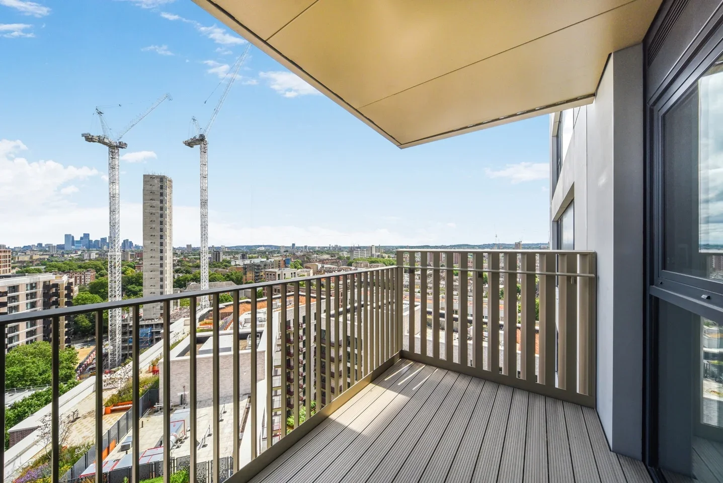 Flat Sayer Street in Greater London
