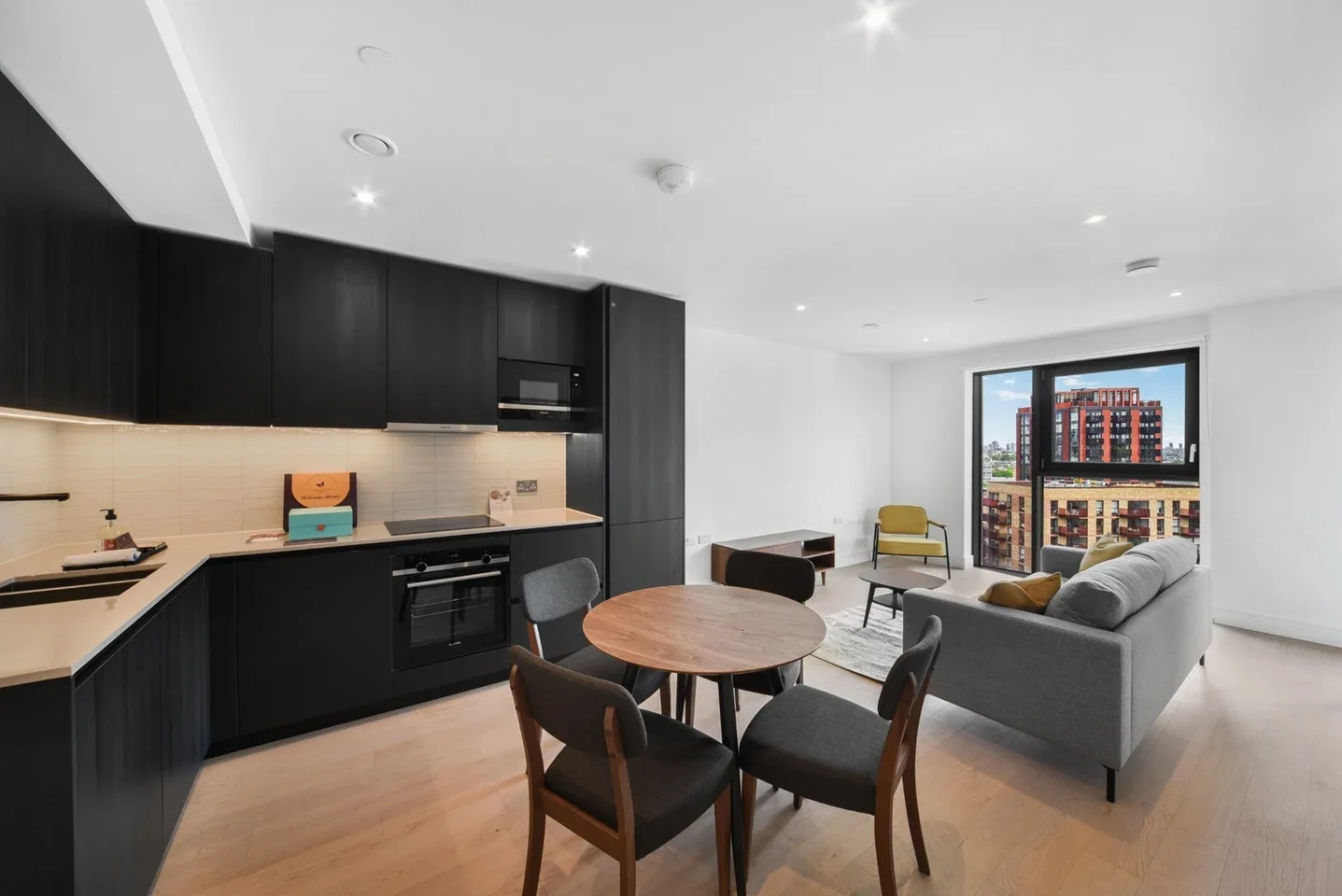 Flat Sayer Street in Greater London