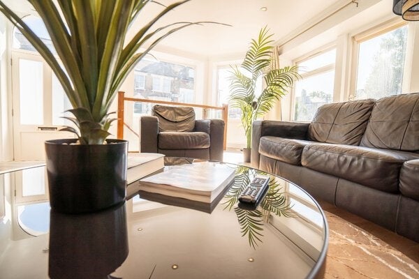 Flat Warrender Road in Greater London