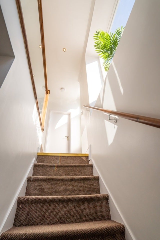 Flat Warrender Road in Greater London