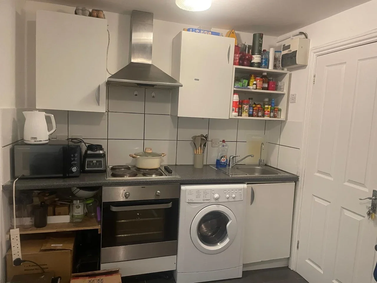 Flat Northumberland Crescent in Greater London