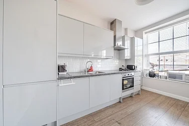 Flat Manor Drive North in London