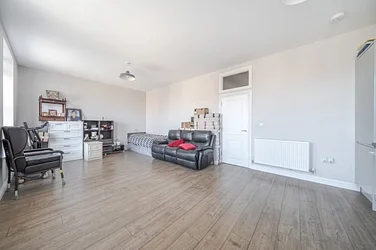 Flat Manor Drive North in London
