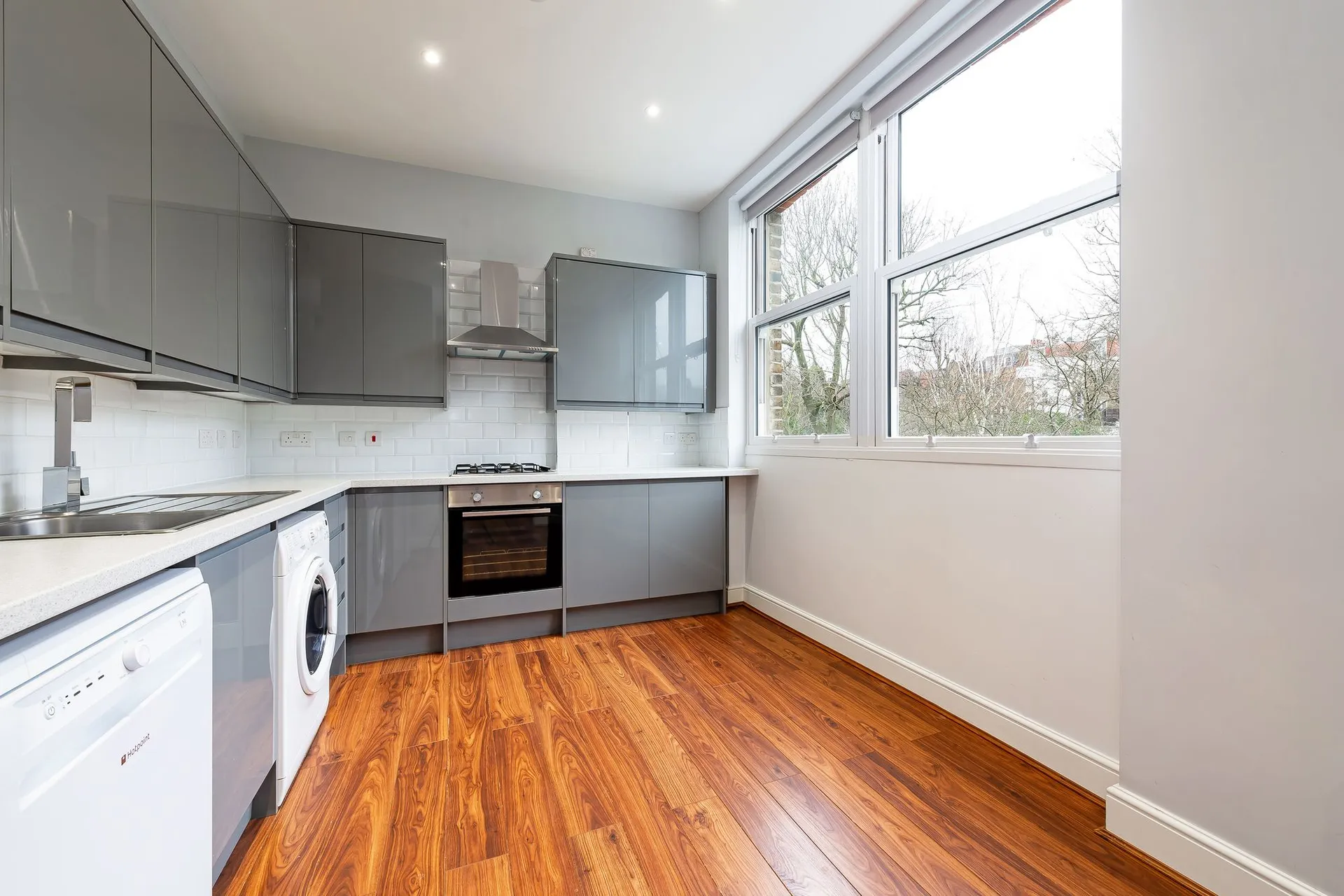 Flat Aberdare Gardens in Greater London