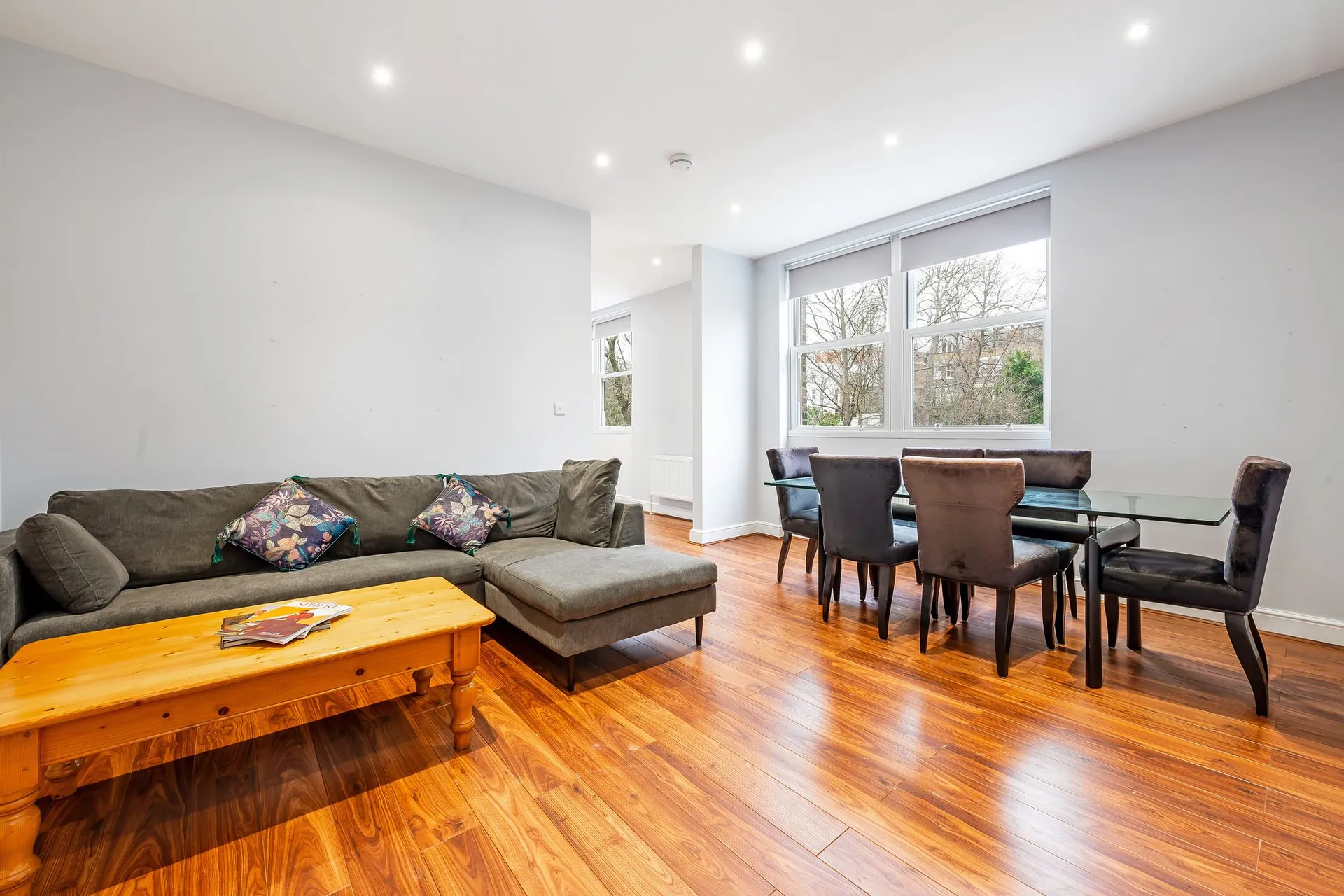 Flat Aberdare Gardens in Greater London