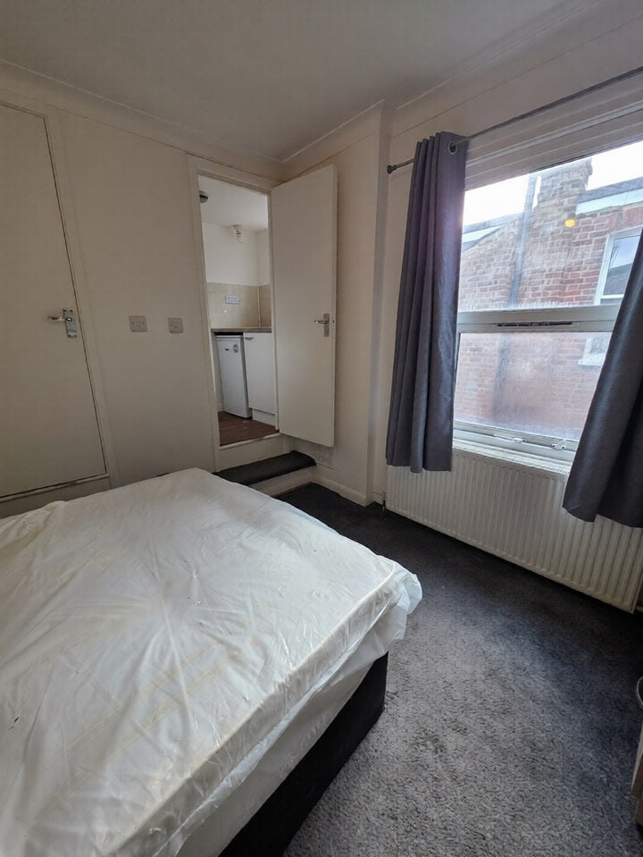 Flat Harpenden Road in Greater London