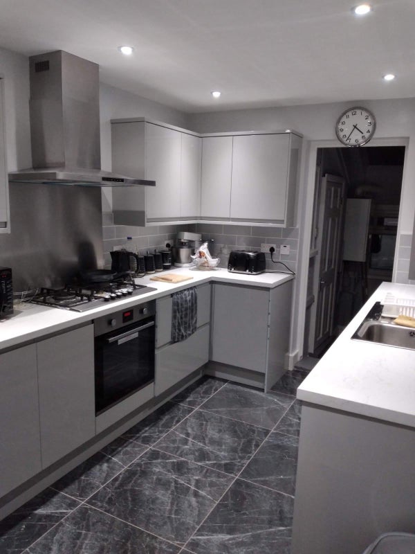 Room Kingfisher Avenue in Greater London