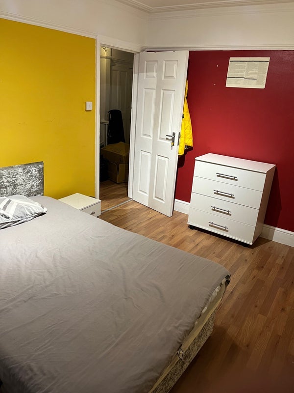 Room Kingfisher Avenue in Greater London