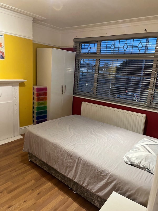 Room Kingfisher Avenue in Greater London