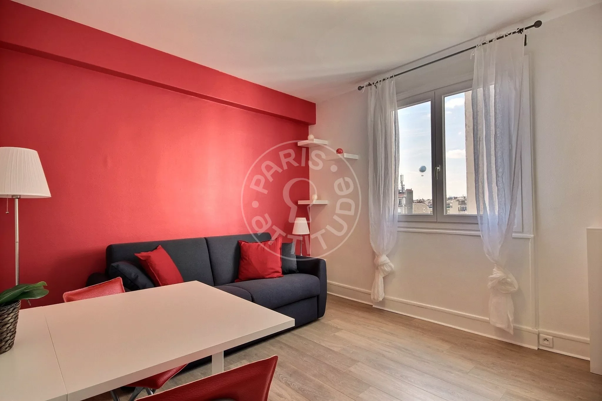 Flat Rue Duranton in Paris
