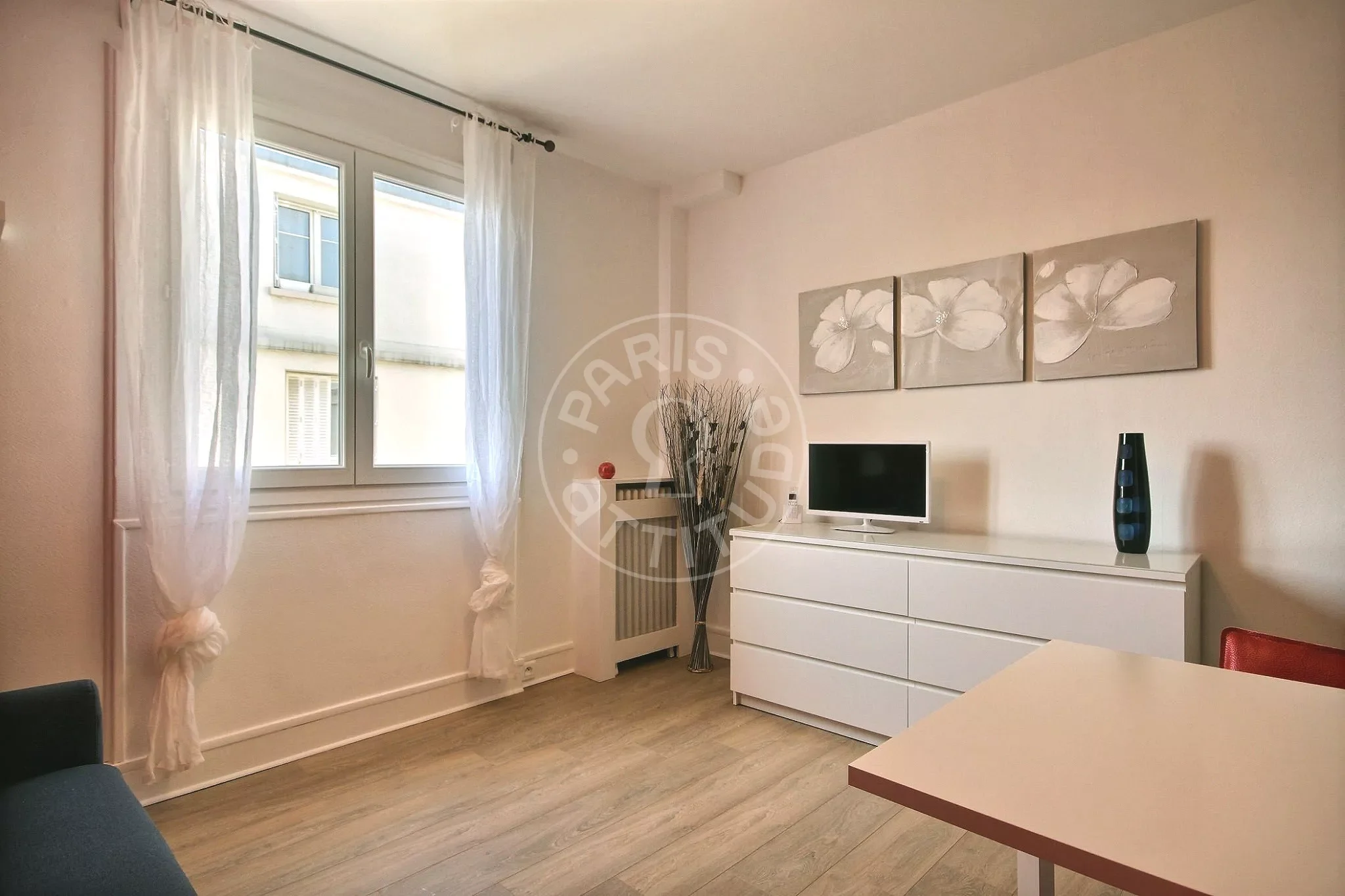 Flat Rue Duranton in Paris
