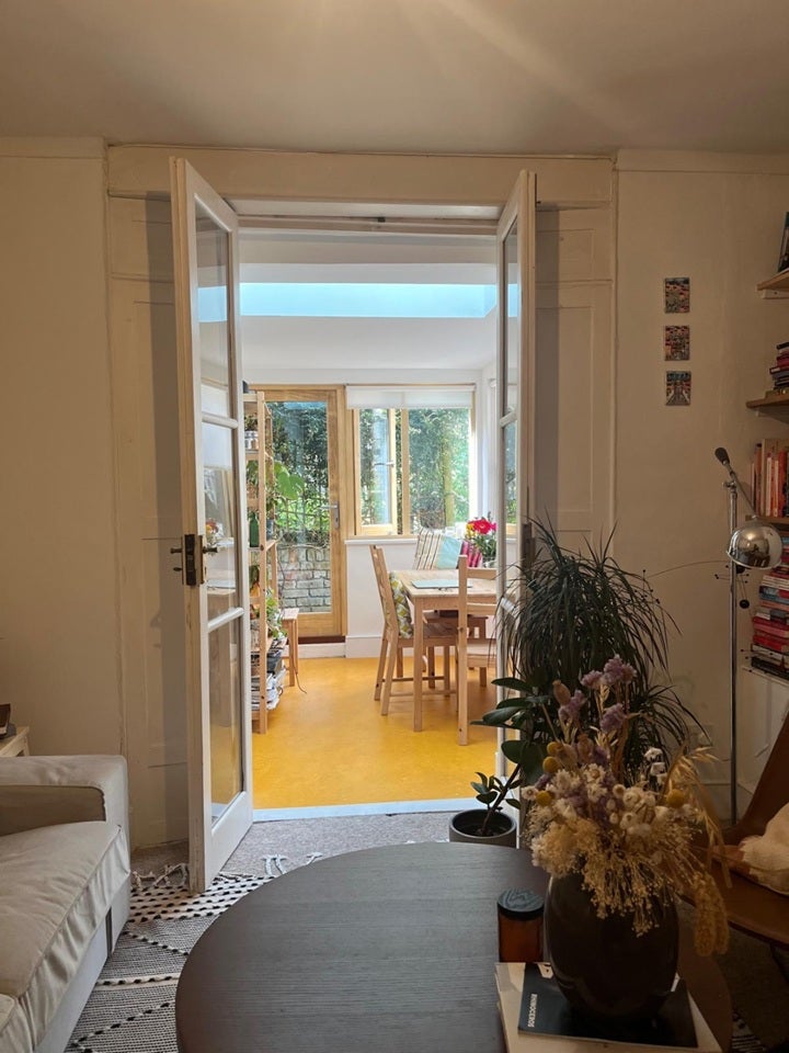 Flat Montague Road in Greater London