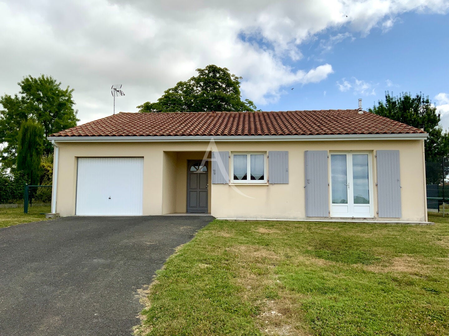 House Route de Chadenac in Jarnac-Champagne