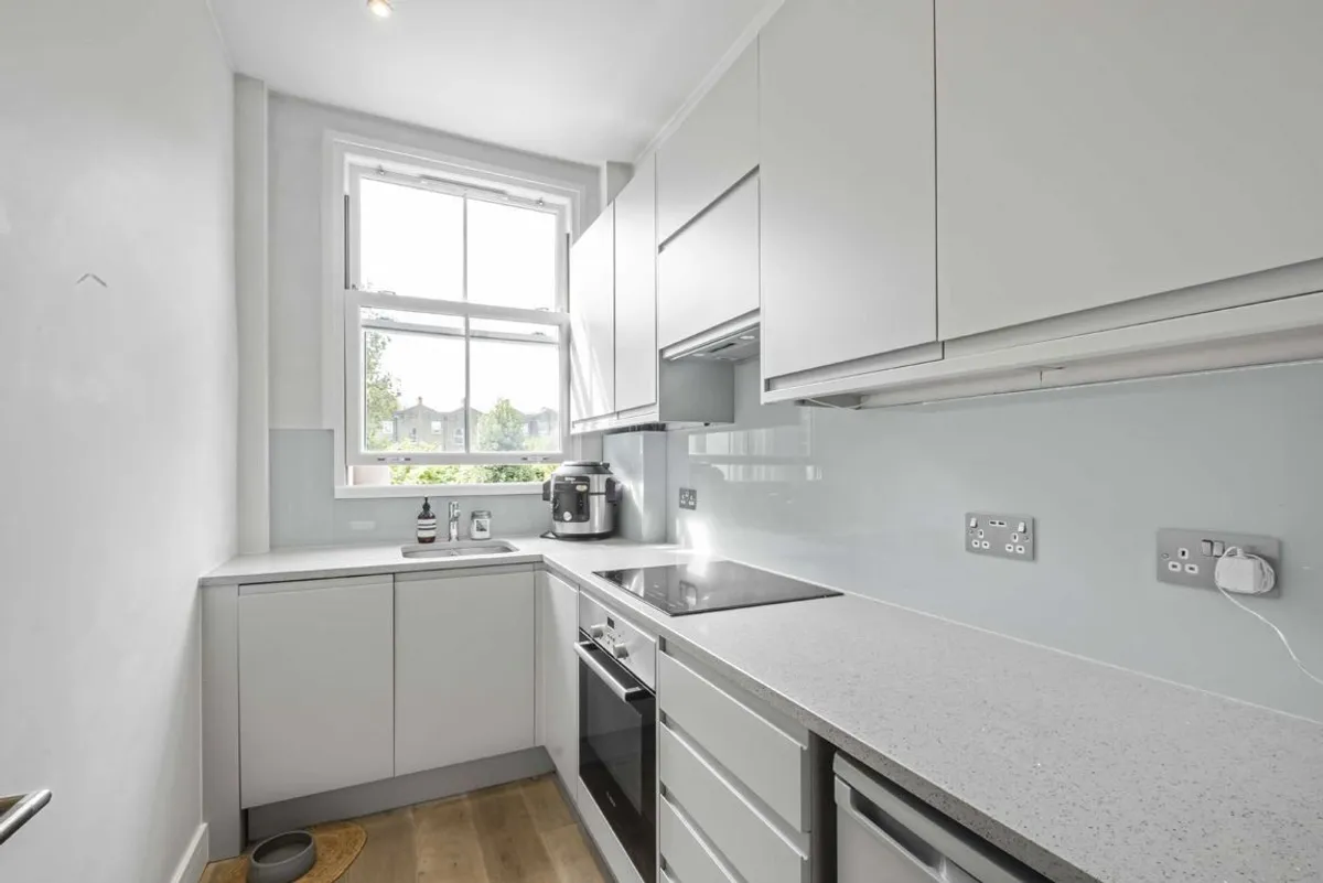 Flat Fernlea Road in Greater London