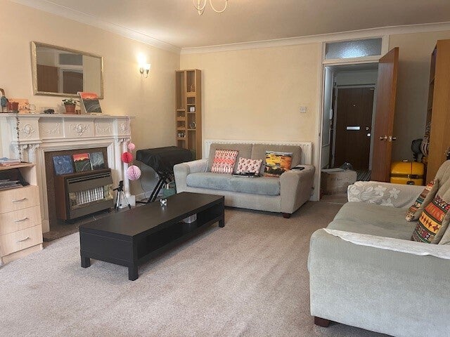 Flat Cloister Crofts in Royal Leamington Spa