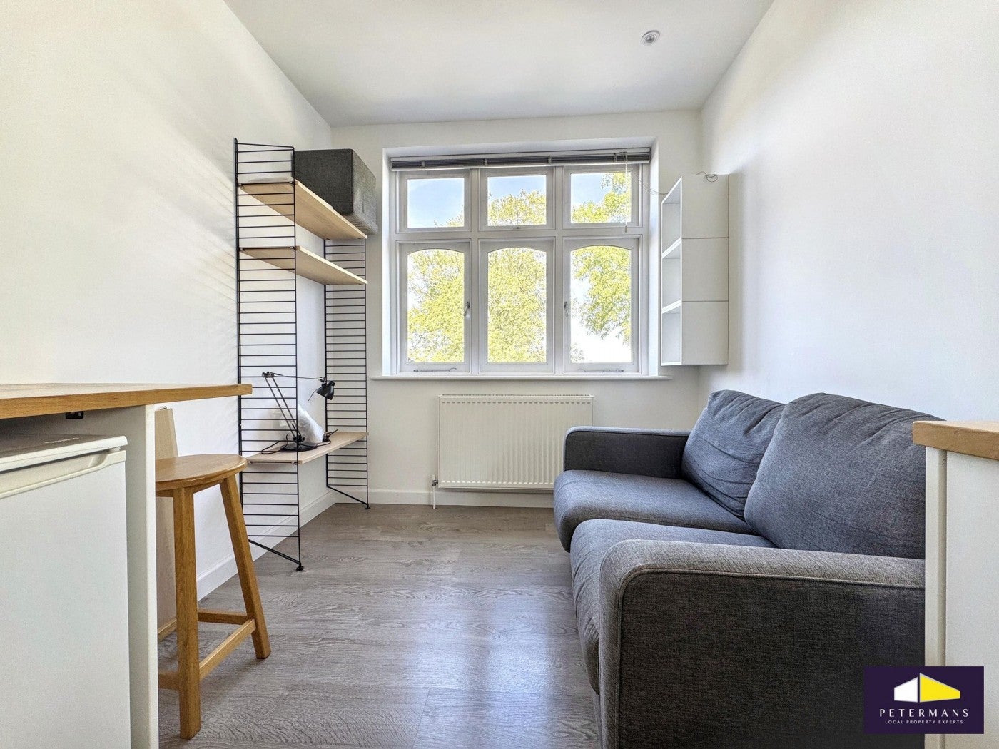Flat Ferndene Road in Greater London