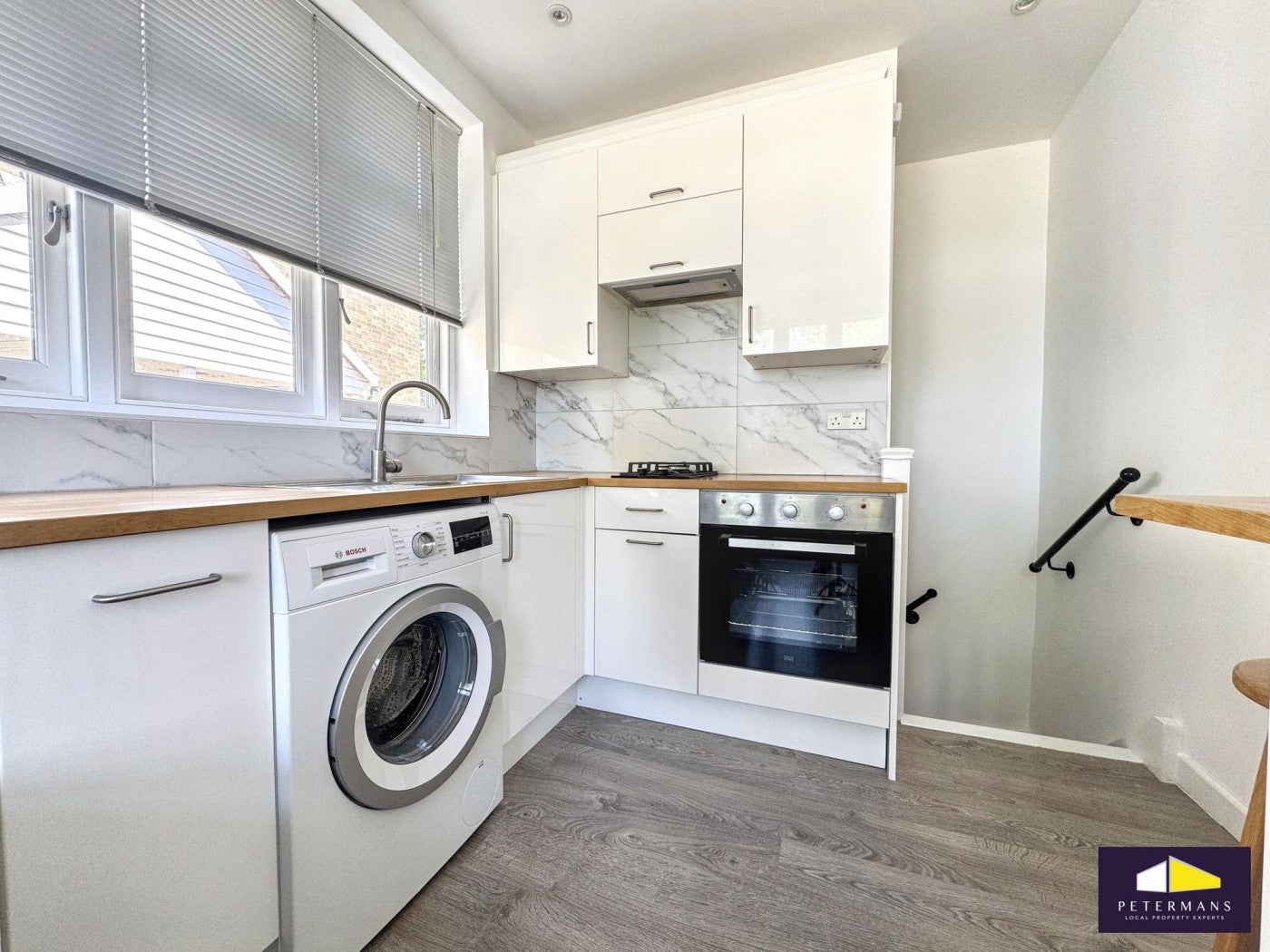 Flat Ferndene Road in Greater London