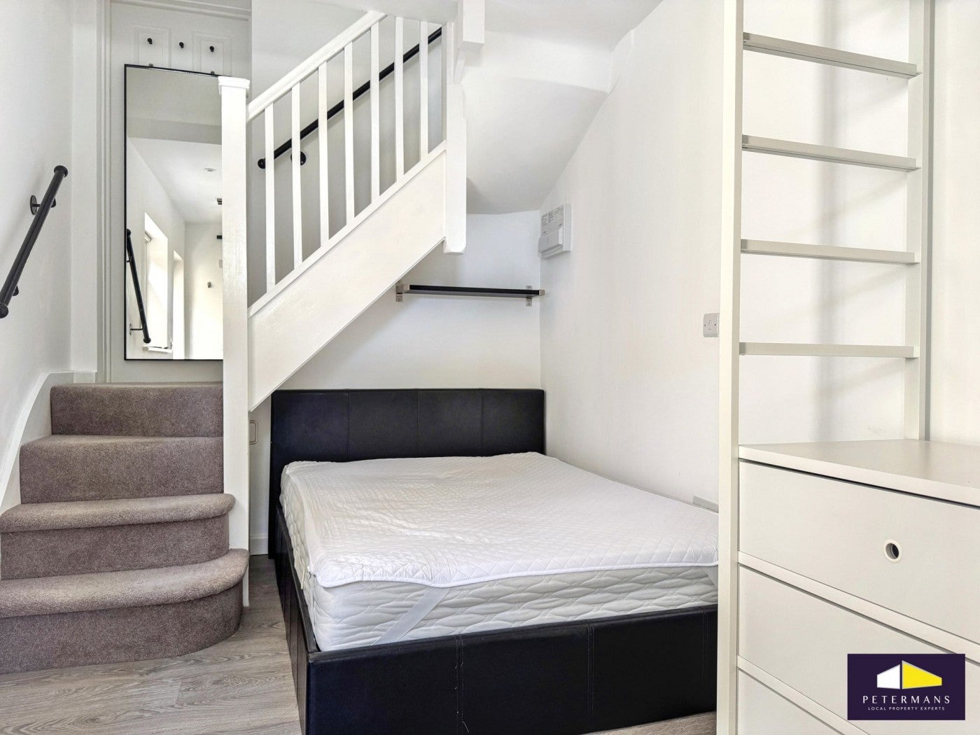 Flat Ferndene Road in Greater London