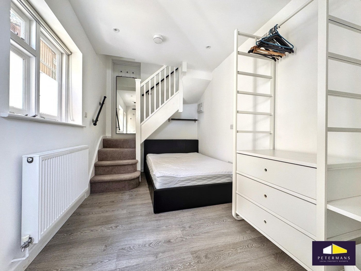 Flat Ferndene Road in Greater London