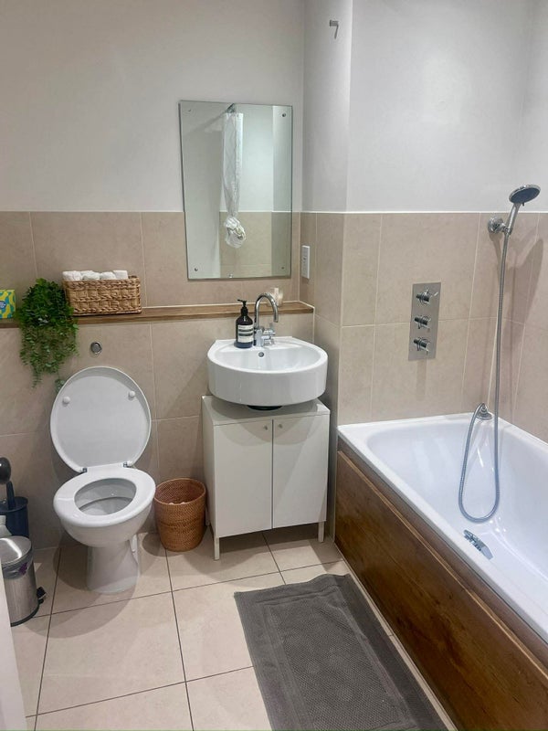 Room Macduff Road in Greater London