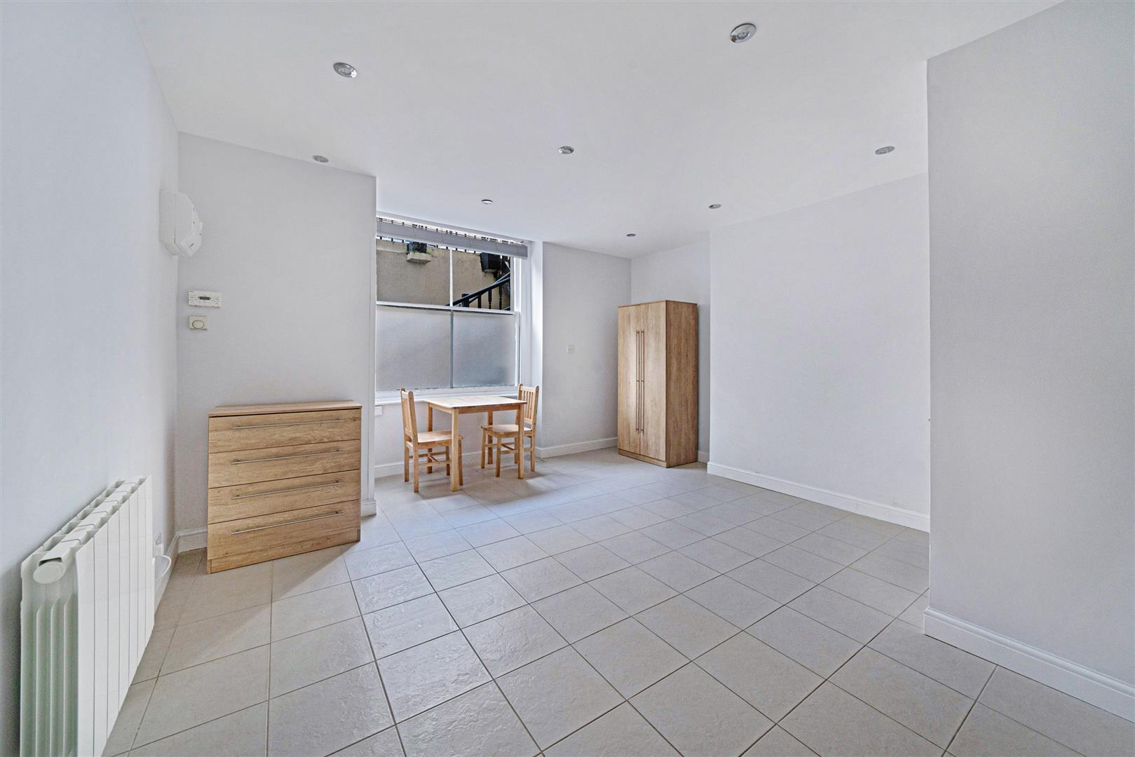 Flat Devonshire Terrace in City of Westminster