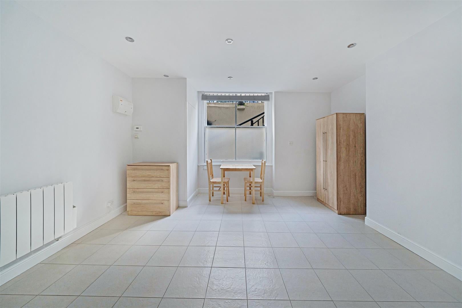 Flat Devonshire Terrace in City of Westminster