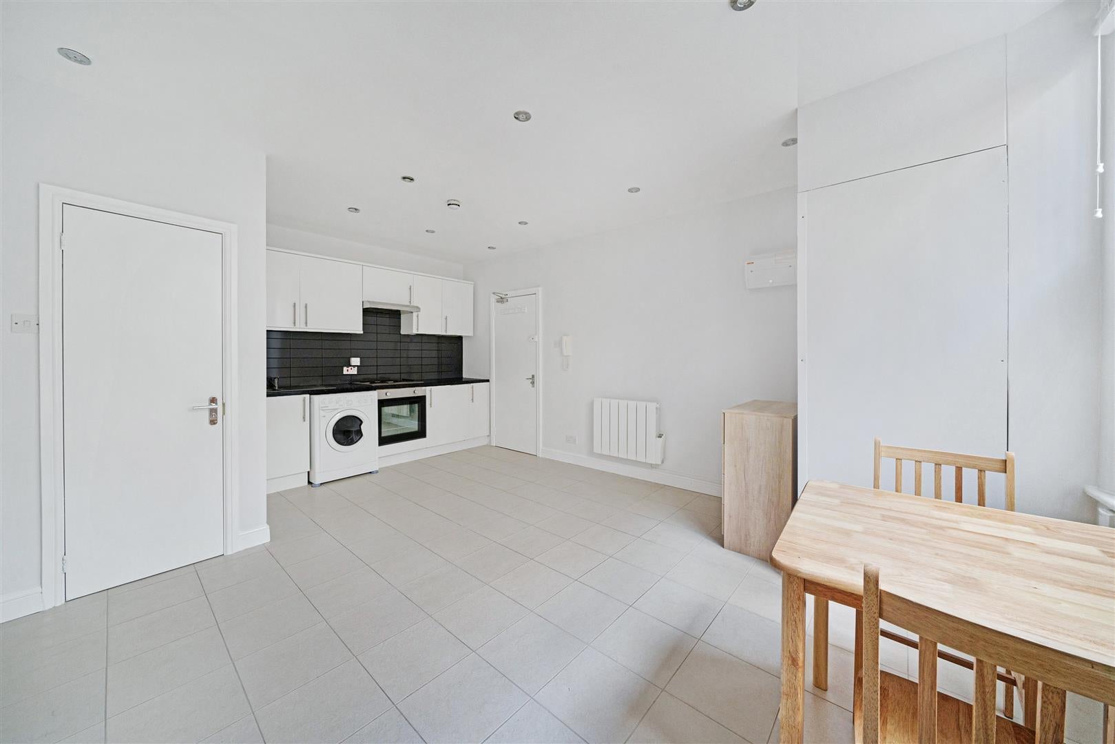 Flat Devonshire Terrace in City of Westminster
