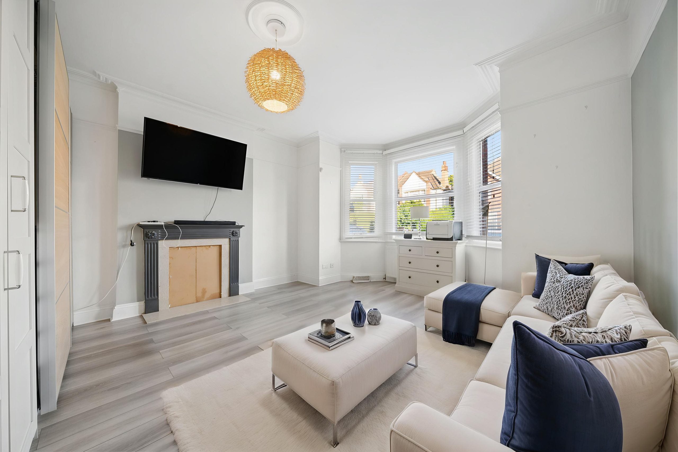 Flat Osterley Avenue in Greater London