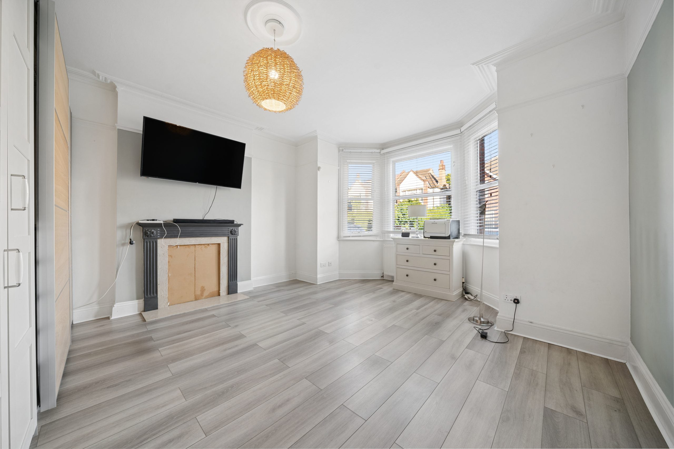 Flat Osterley Avenue in Greater London
