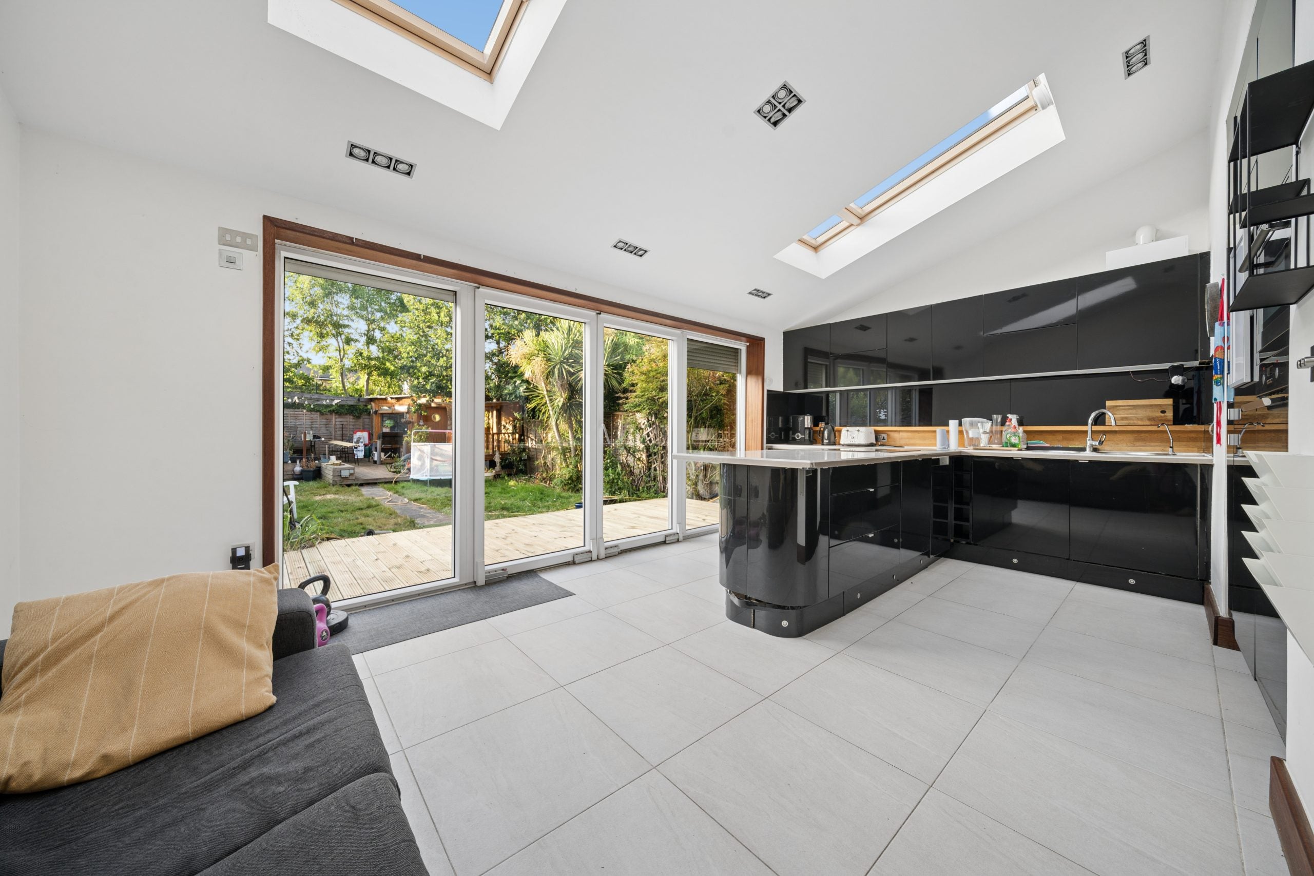 Flat Osterley Avenue in Greater London