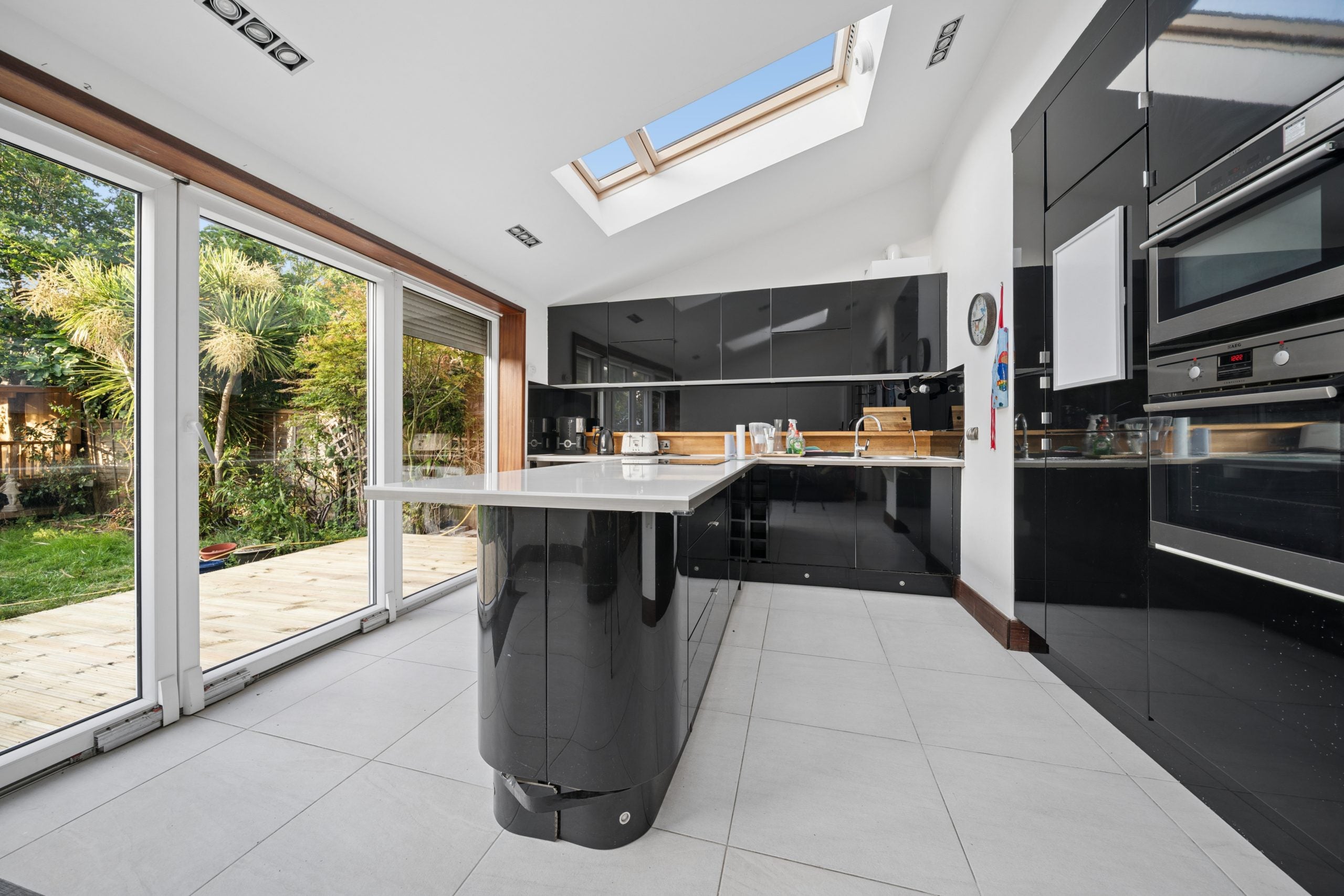 Flat Osterley Avenue in Greater London