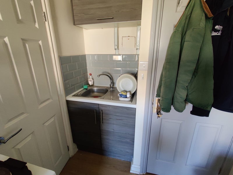 Flat Wolfe Crescent in Greater London