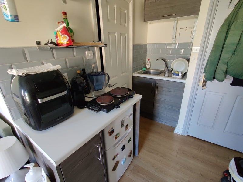 Flat Wolfe Crescent in Greater London
