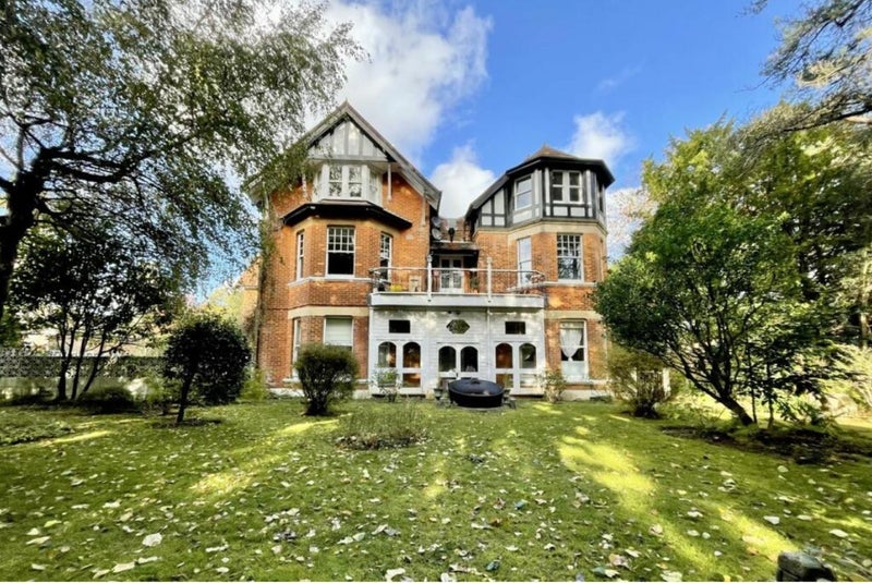 Flat Dunbar Road in Bournemouth