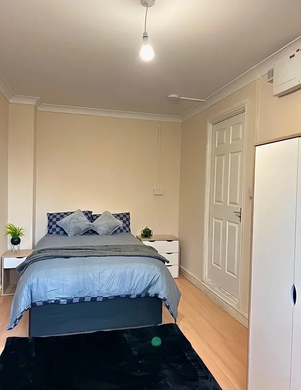 Room Prince Regent Lane in Greater London