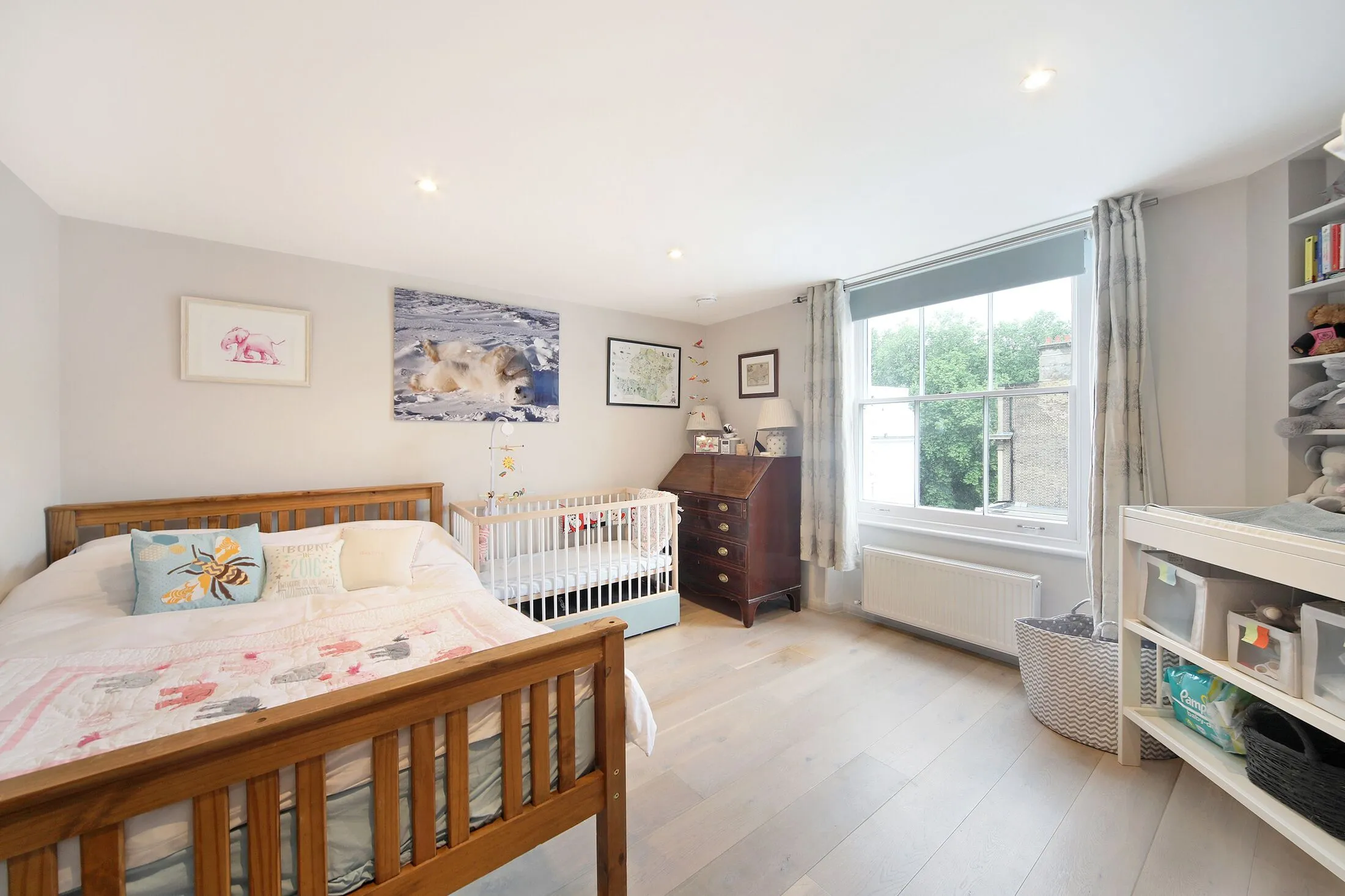 Flat Southwell Gardens in Greater London
