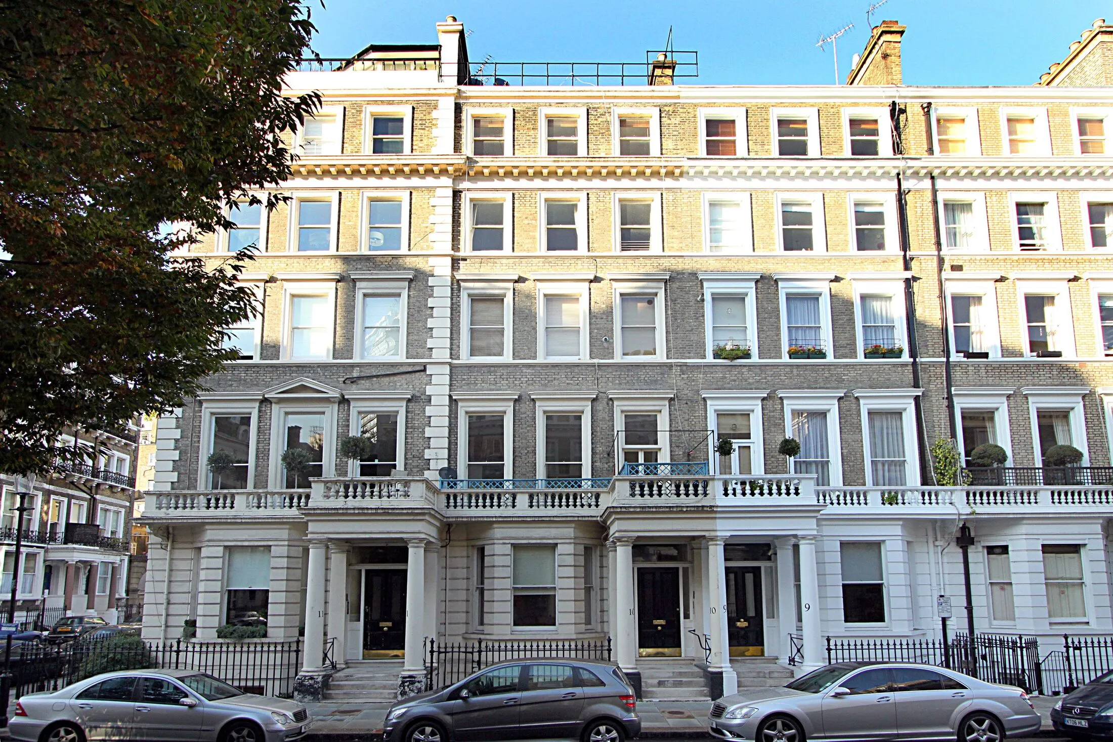 Flat Southwell Gardens in Greater London