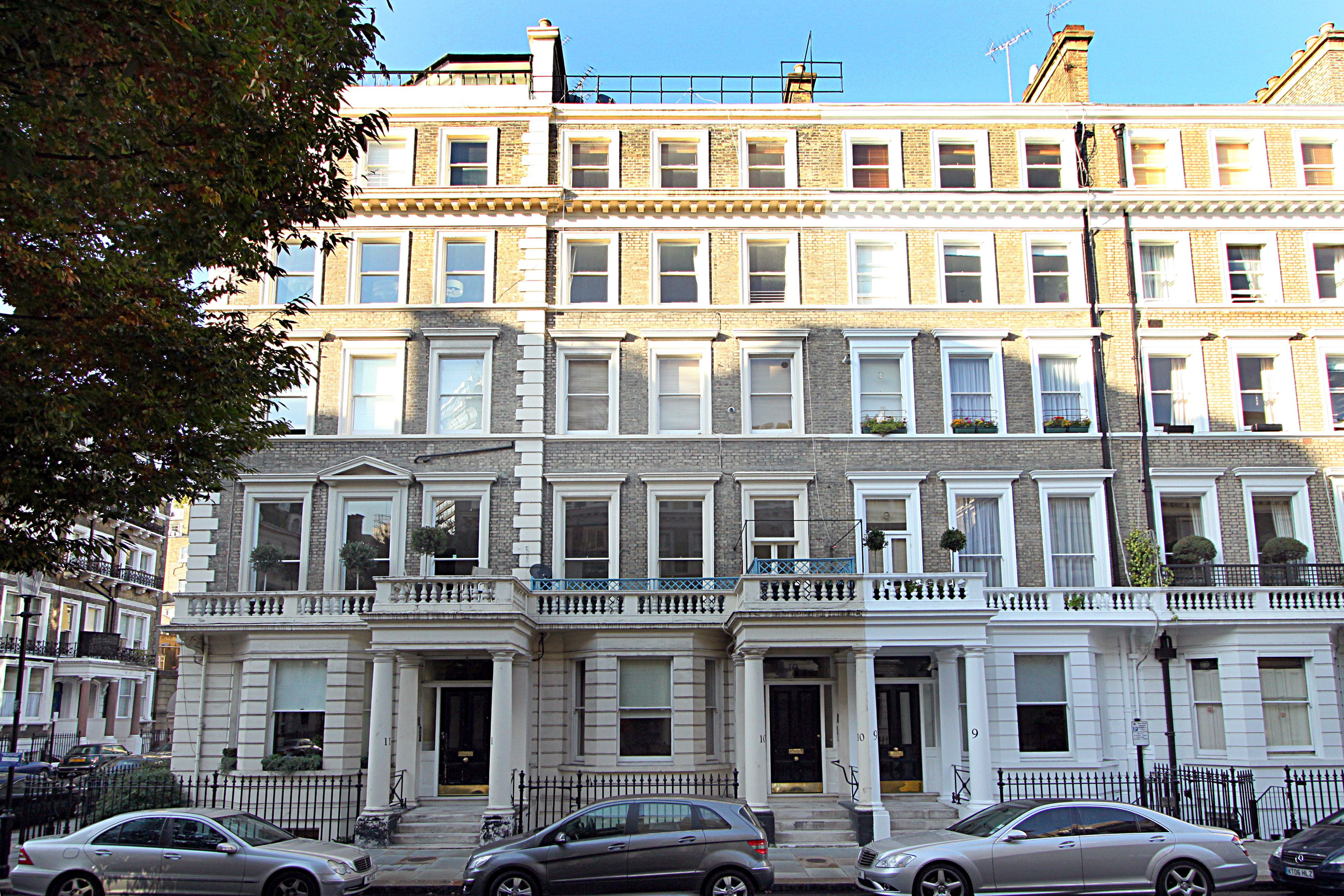 Flat Southwell Gardens in Greater London
