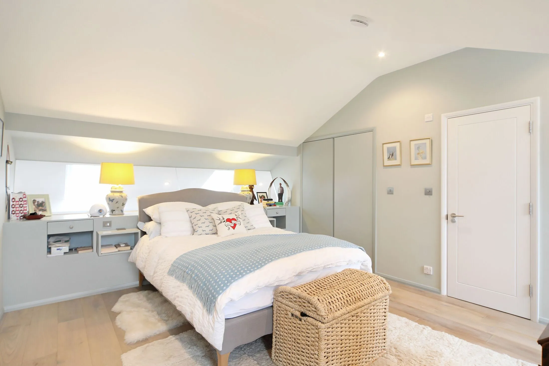 Flat Southwell Gardens in Greater London