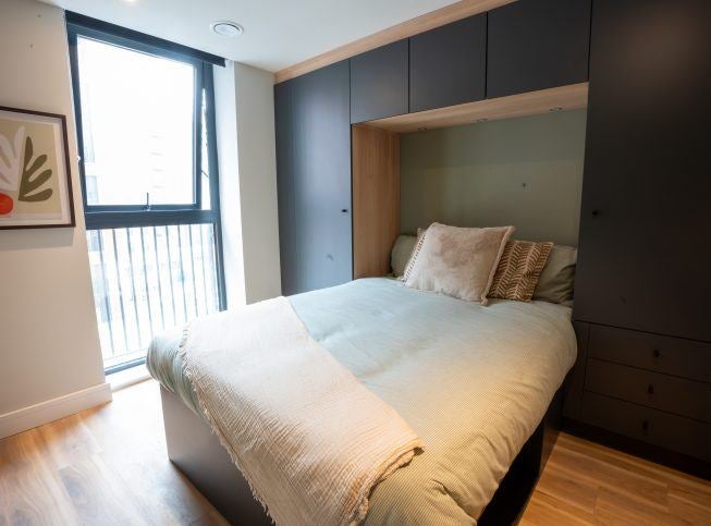 Room Ribbon Lane in Greater London