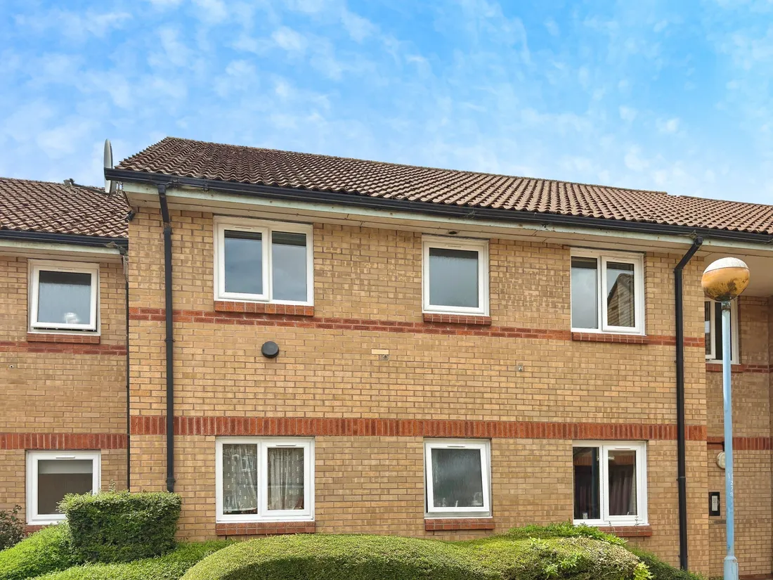 Flat Abernethy Quay in Swansea